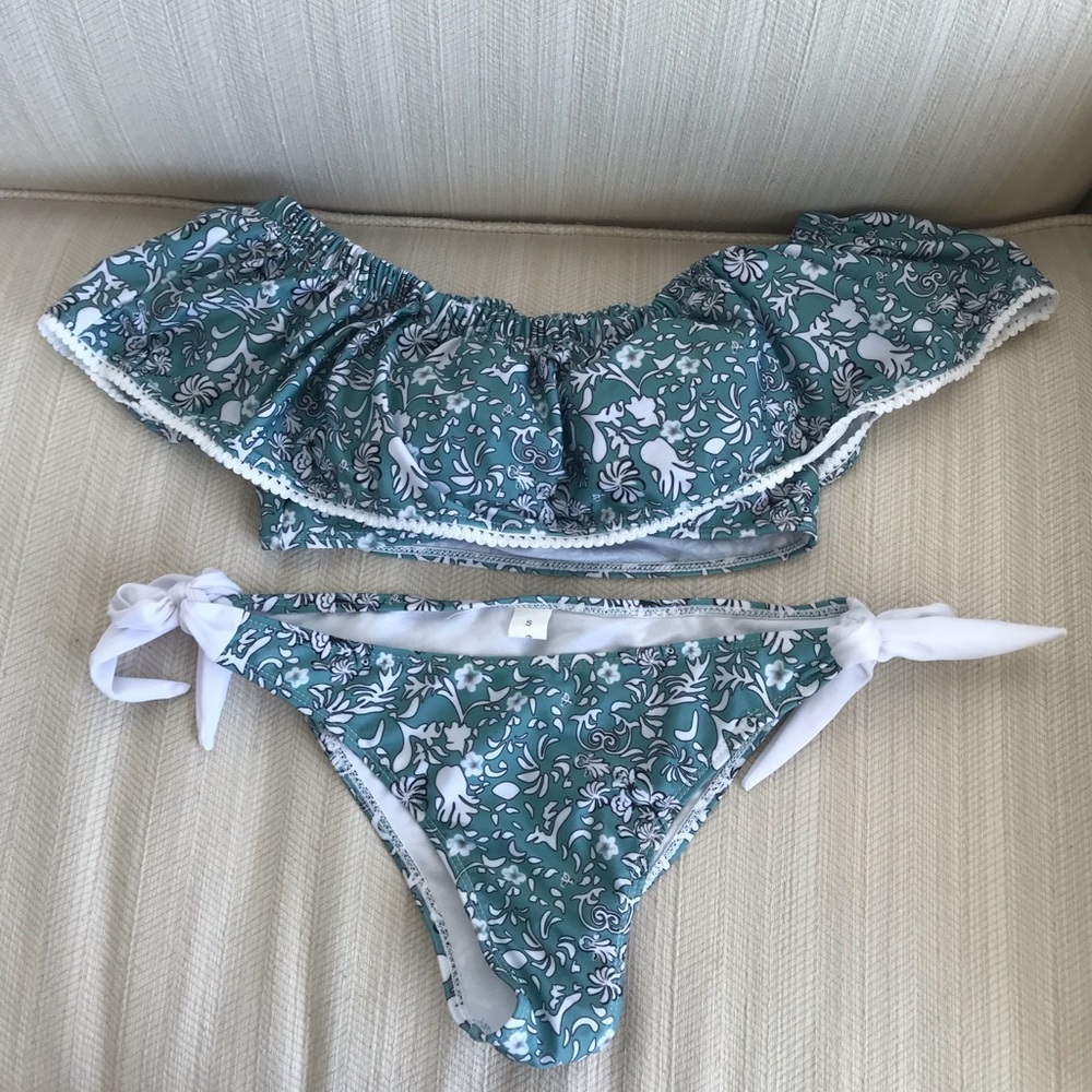 blue-green 2 piece bathing suit